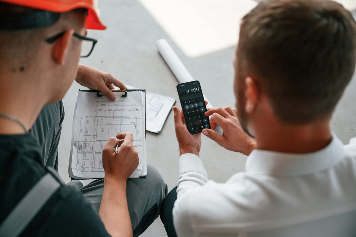 Как сэкономить на штукатурных работах